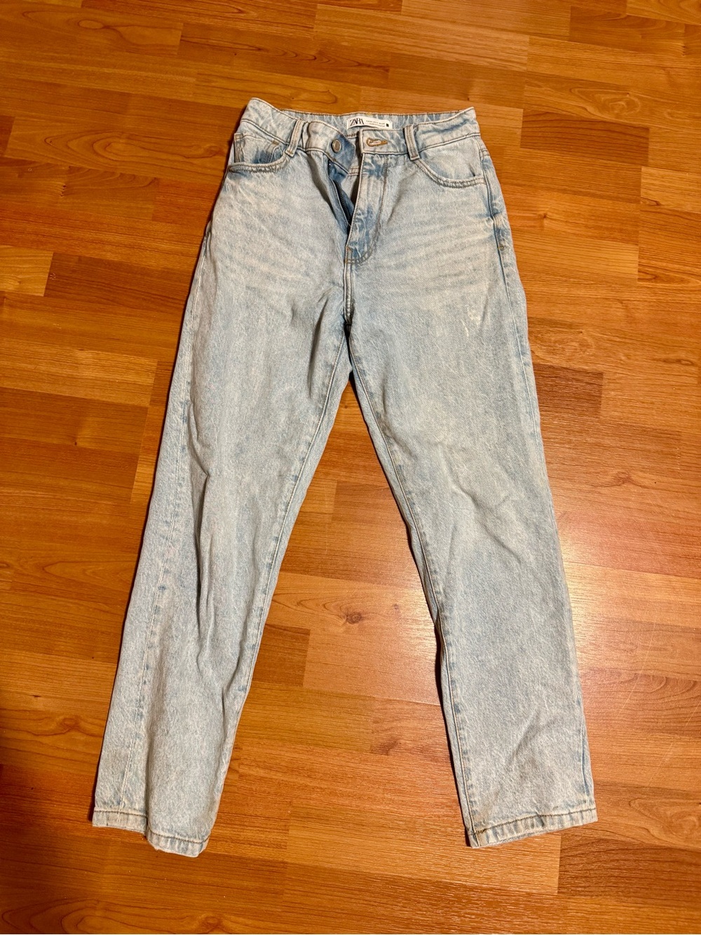 Zara Size 2 Light Wash Women's Straight Leg Jeans